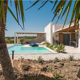 2 bedroom villa with infinity pool, near Alcamo, sleeps 4-5